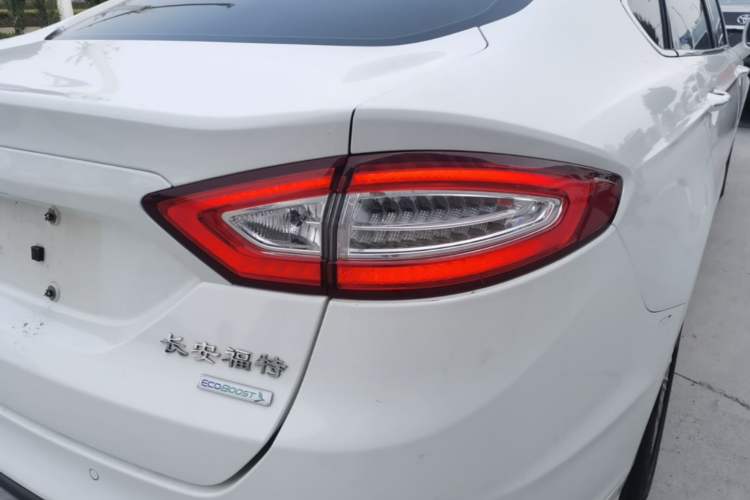 Used Ford Mondeo 2013 2.0L GTDi 200 Fashion Edition Right Rear Taillight