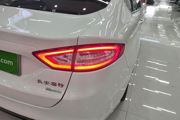 Used Ford Mondeo 2013 2.0L GTDi 200 Luxury Model Right Rear Taillight