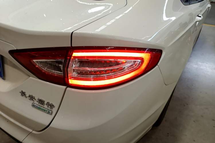 Used Ford Mondeo 2013 1.5L GTDi180 Fashion Edition Right Rear Taillight