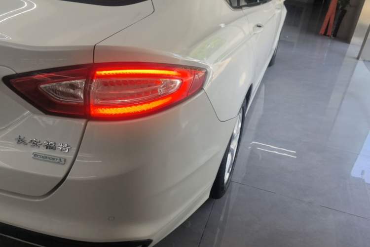 Used Ford Mondeo 2013 1.5L GTDi180 Fashion Edition Right Rear Taillight