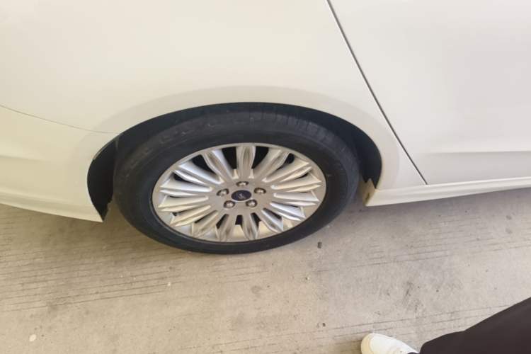 Used Ford Mondeo 2013 2.0L GTDi 200 Luxury Model Right Rear Wheel Hub