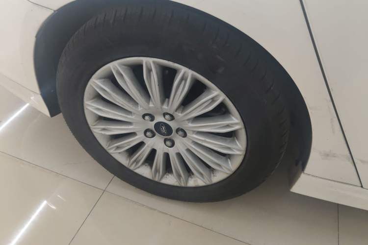 Used Ford Mondeo 2013 2.0L GTDi 200 Luxury Model Right Rear Wheel Hub