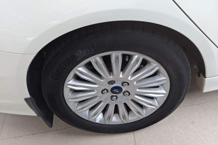 Used Ford Mondeo 2013 2.0L GTDi 200 Luxury Model Right Rear Wheel Hub