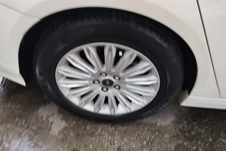 Used Ford Mondeo 2013 2.0L GTDi 200 Luxury Model Right Rear Wheel Hub