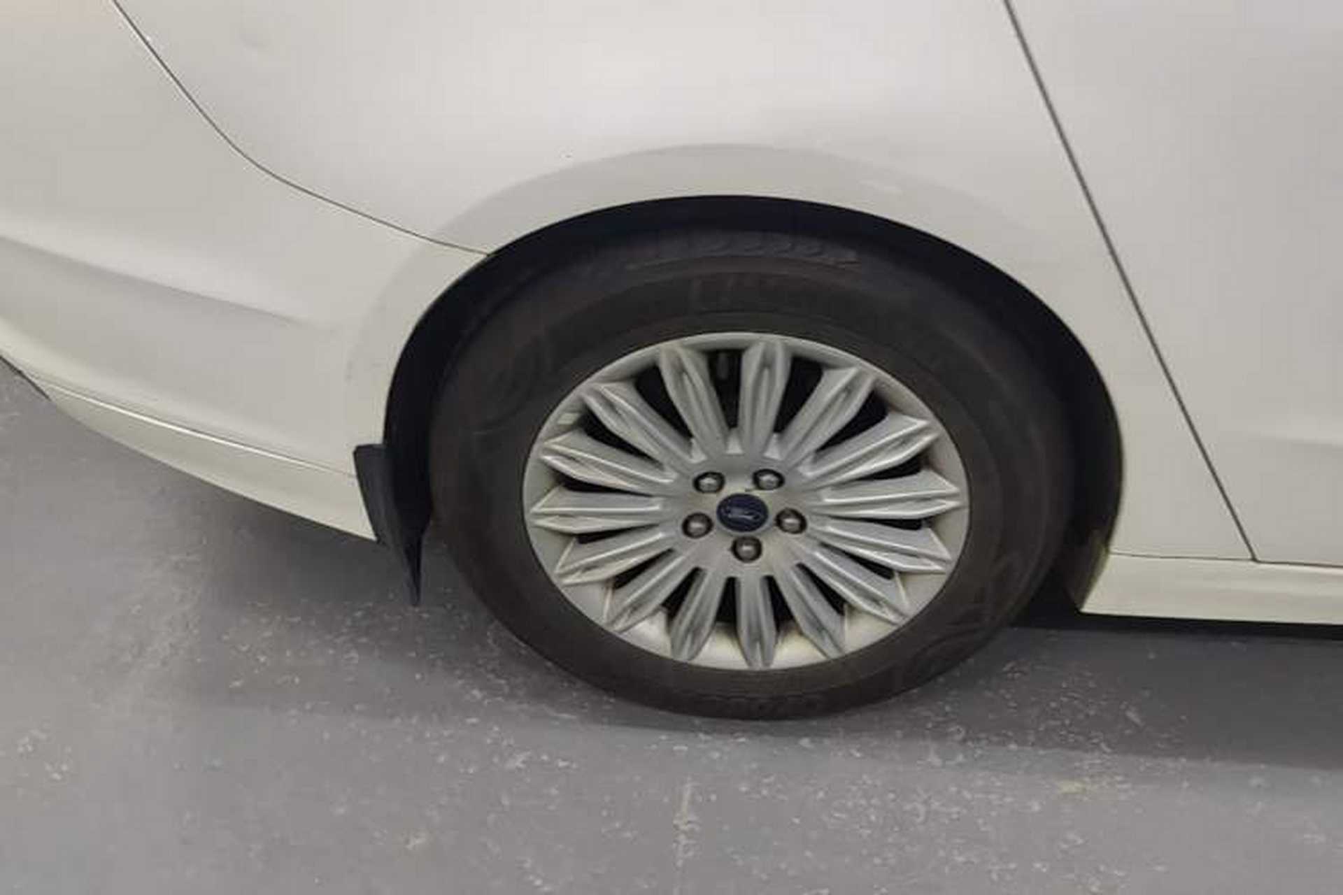 Used Ford Mondeo 2013 2.0L GTDi 200 Luxury Model Right Rear Wheel Hub