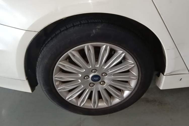 Used Ford Mondeo 2013 2.0L GTDi 200 Fashion Edition Right Rear Wheel Hub