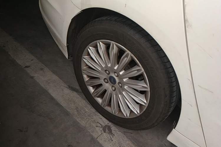 Used Ford Mondeo 2013 2.0L GTDi 200 Fashion Edition Right Rear Wheel Hub