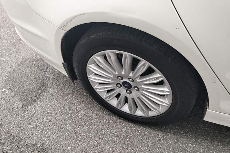 Used Ford Mondeo 2013 2.0L GTDi 200 Luxury Model Right Rear Wheel Hub