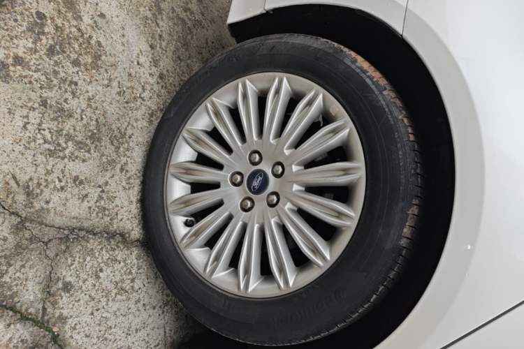 Used Ford Mondeo 2013 2.0L GTDi 200 Fashion Edition Right Rear Wheel Hub
