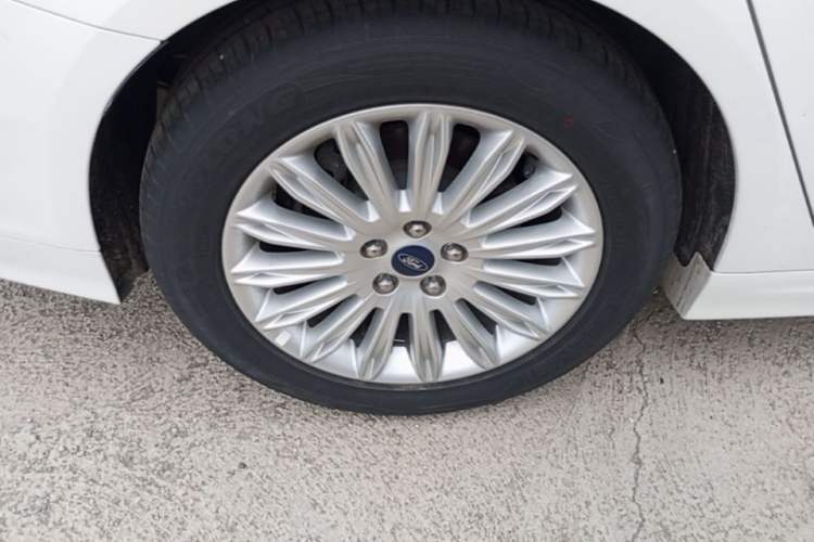 Used Ford Mondeo 2013 2.0L GTDi 200 Fashion Edition Right Rear Wheel Hub