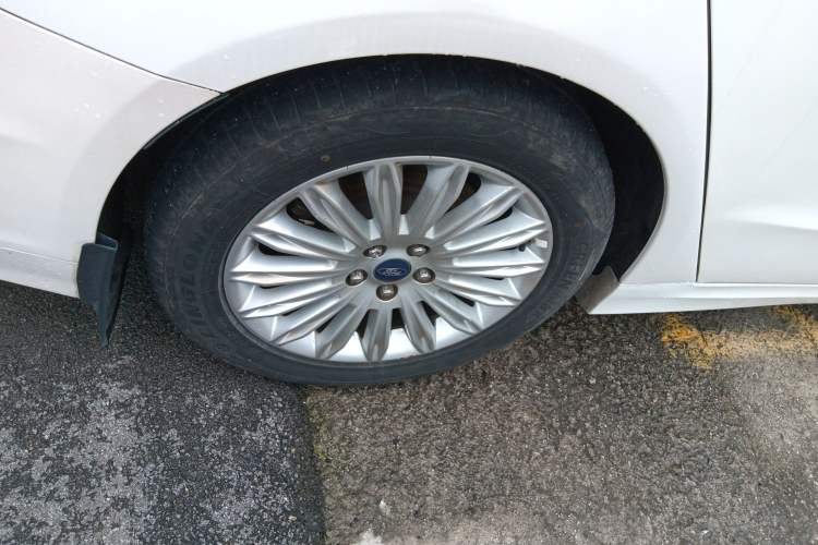 Used Ford Mondeo 2013 2.0L GTDi 200 Luxury Model Right Rear Wheel Hub