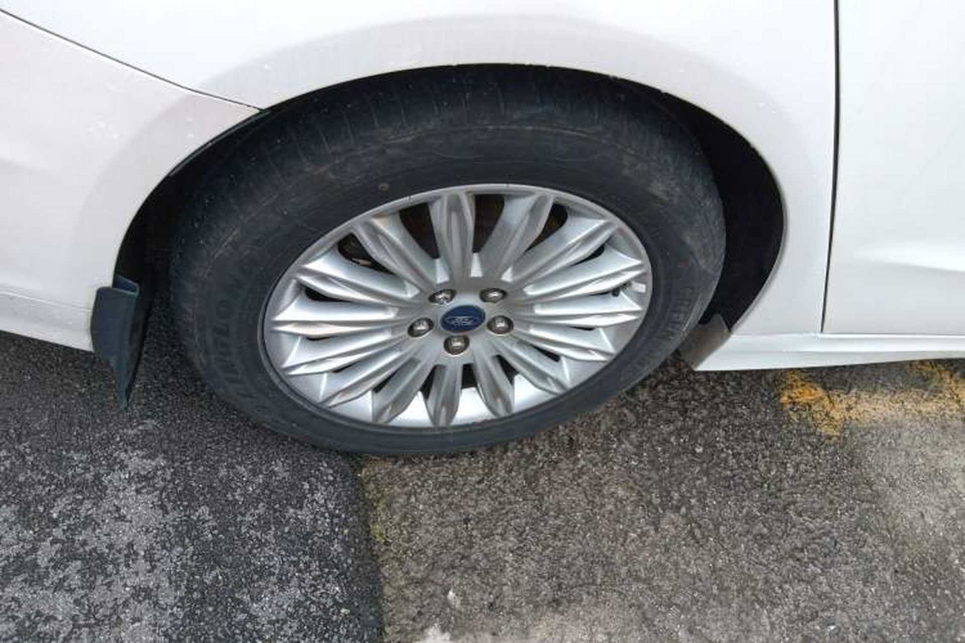 Used Ford Mondeo 2013 2.0L GTDi 200 Luxury Model Right Rear Wheel Hub