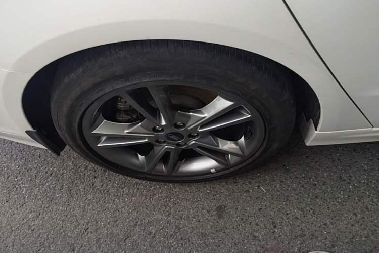 Used Ford Mondeo 2013 2.0L GTDi240 Luxury Sport Model Right Rear Wheel Hub