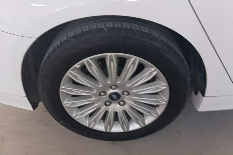 Used Ford Mondeo 2013 2.0L GTDi 200 Fashion Edition Right Rear Wheel Hub