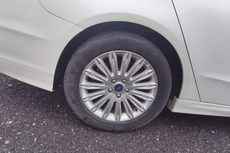 Used Ford Mondeo 2013 2.0L GTDi 200 Fashion Edition Right Rear Wheel Hub