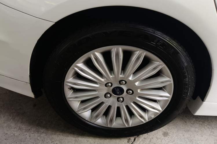 Used Ford Mondeo 2013 2.0L GTDi 200 Fashion Edition Right Rear Wheel Hub