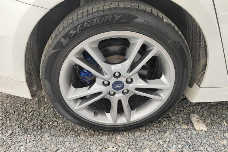Used Ford Mondeo 2013 2.0L GTDi240 Luxury Sport Model Right Rear Wheel Hub
