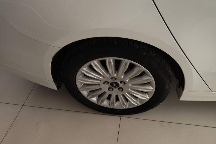 Used Ford Mondeo 2013 2.0L GTDi 200 Fashion Edition Right Rear Wheel Hub