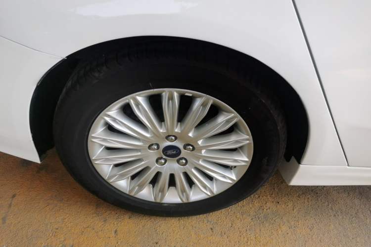 Used Ford Mondeo 2013 2.0L GTDi 200 Fashion Edition Right Rear Wheel Hub