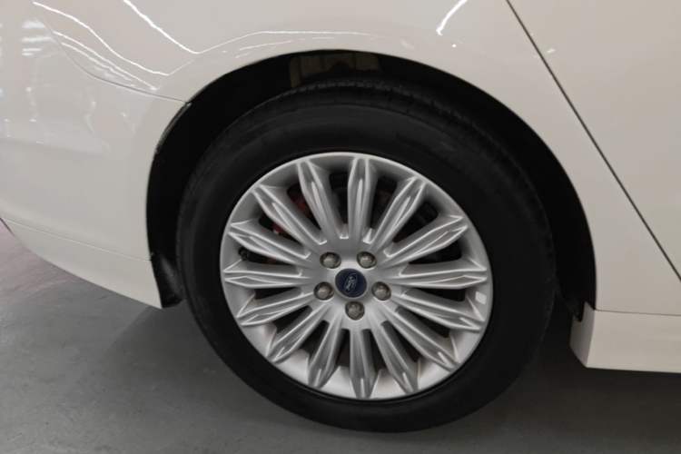 Used Ford Mondeo 2013 2.0L GTDi 200 Fashion Edition Right Rear Wheel Hub