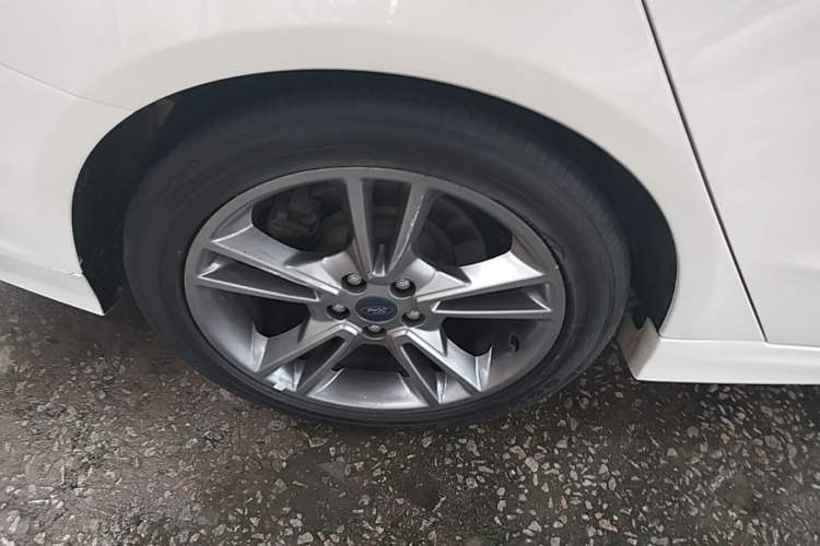 Used Ford Mondeo 2013 2.0L GTDi240 Luxury Sport Model Right Rear Wheel Hub