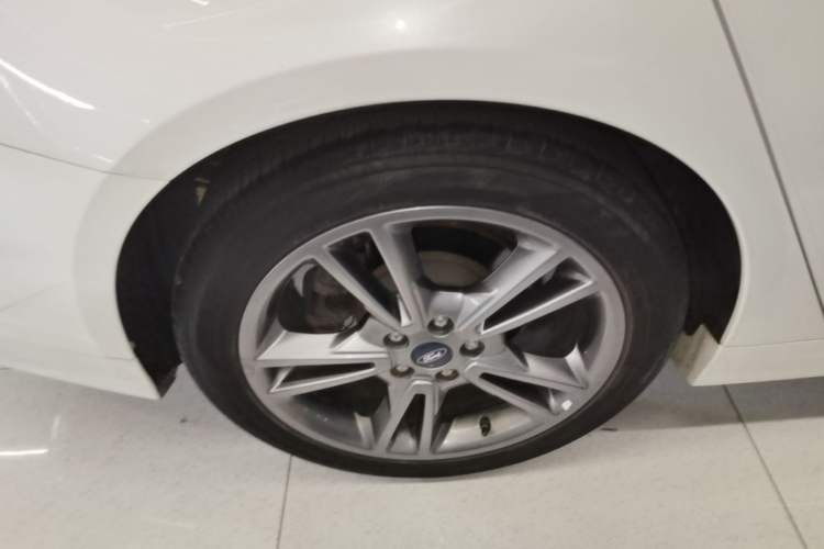 Used Ford Mondeo 2013 2.0L GTDi240 Luxury Sport Model Right Rear Wheel Hub