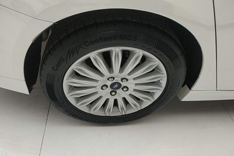 Used Ford Mondeo 2013 2.0L GTDi 200 Luxury Model Right Rear Wheel Hub