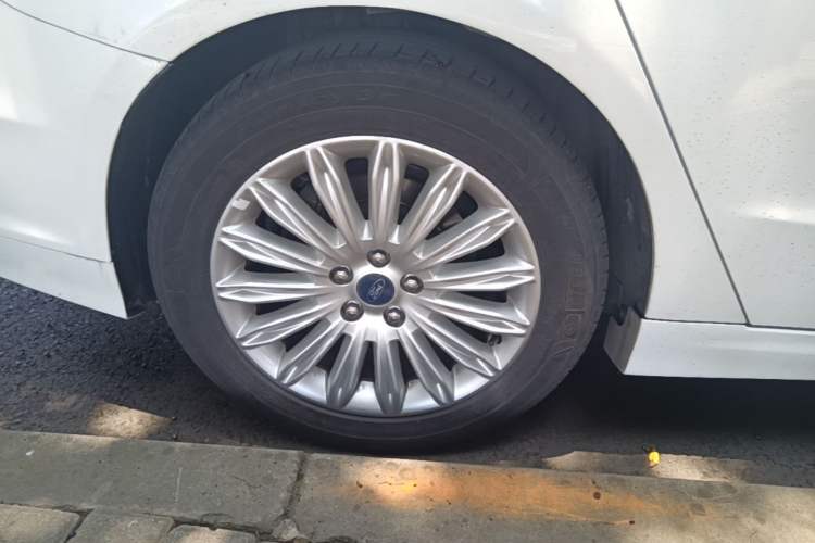 Used Ford Mondeo 2013 2.0L GTDi 200 Fashion Edition Right Rear Wheel Hub