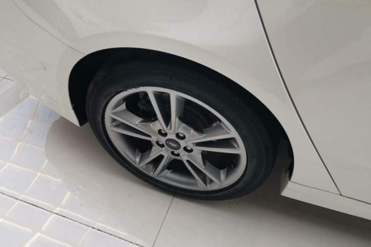 Used Ford Mondeo 2013 2.0L GTDi240 Luxury Sport Model Right Rear Wheel Hub