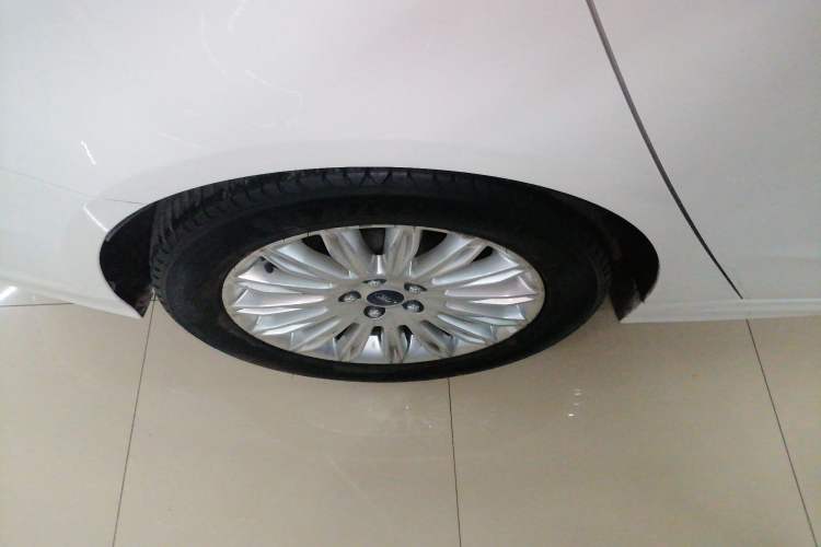 Used Ford Mondeo 2013 2.0L GTDi 200 Luxury Model Right Rear Wheel Hub
