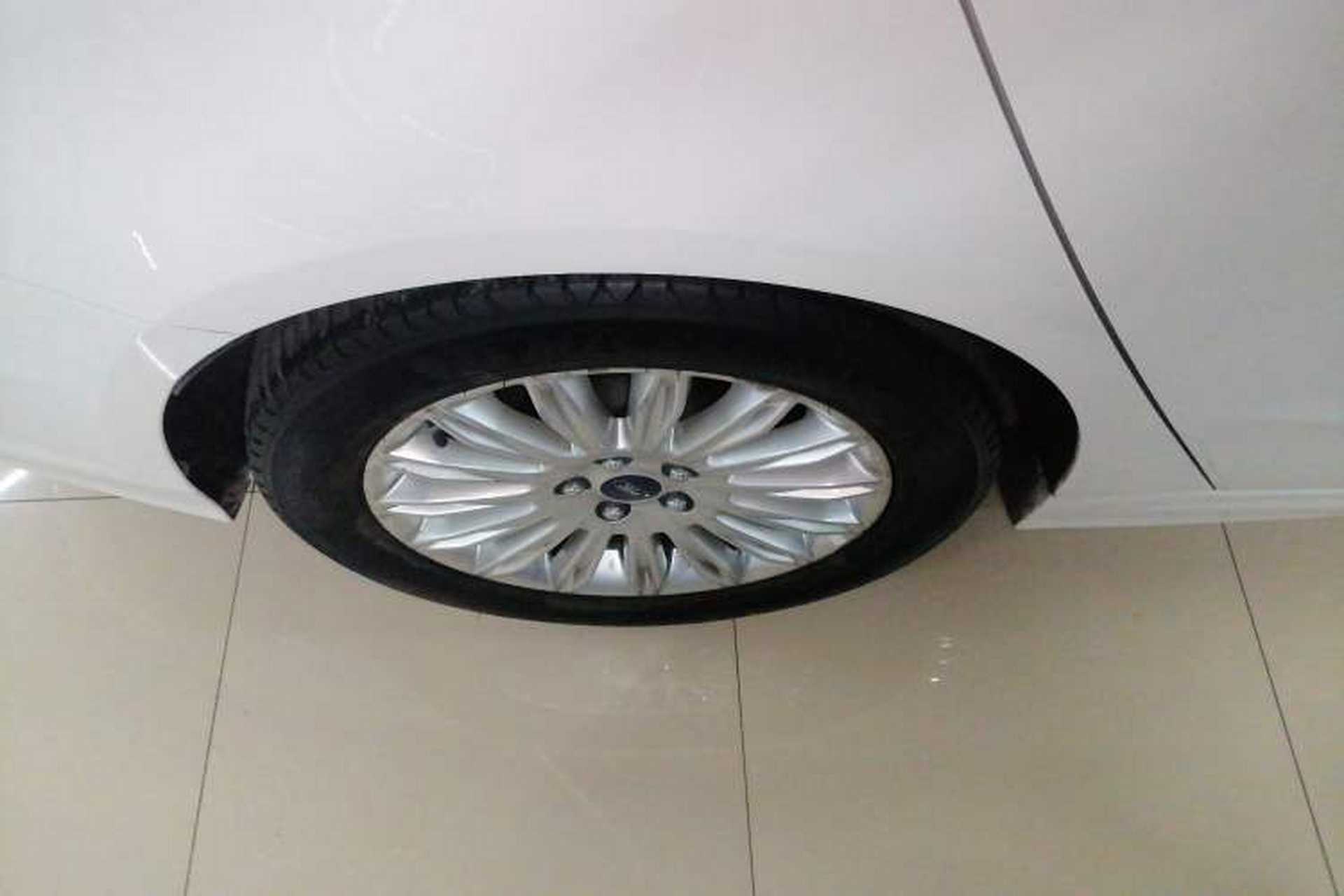 Used Ford Mondeo 2013 2.0L GTDi 200 Luxury Model Right Rear Wheel Hub