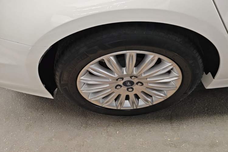 Used Ford Mondeo 2013 2.0L GTDi 200 Luxury Model Right Rear Wheel Hub