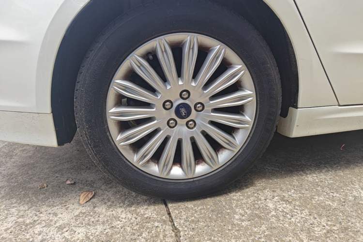 Used Ford Mondeo 2013 2.0L GTDi 200 Luxury Model Right Rear Wheel Hub