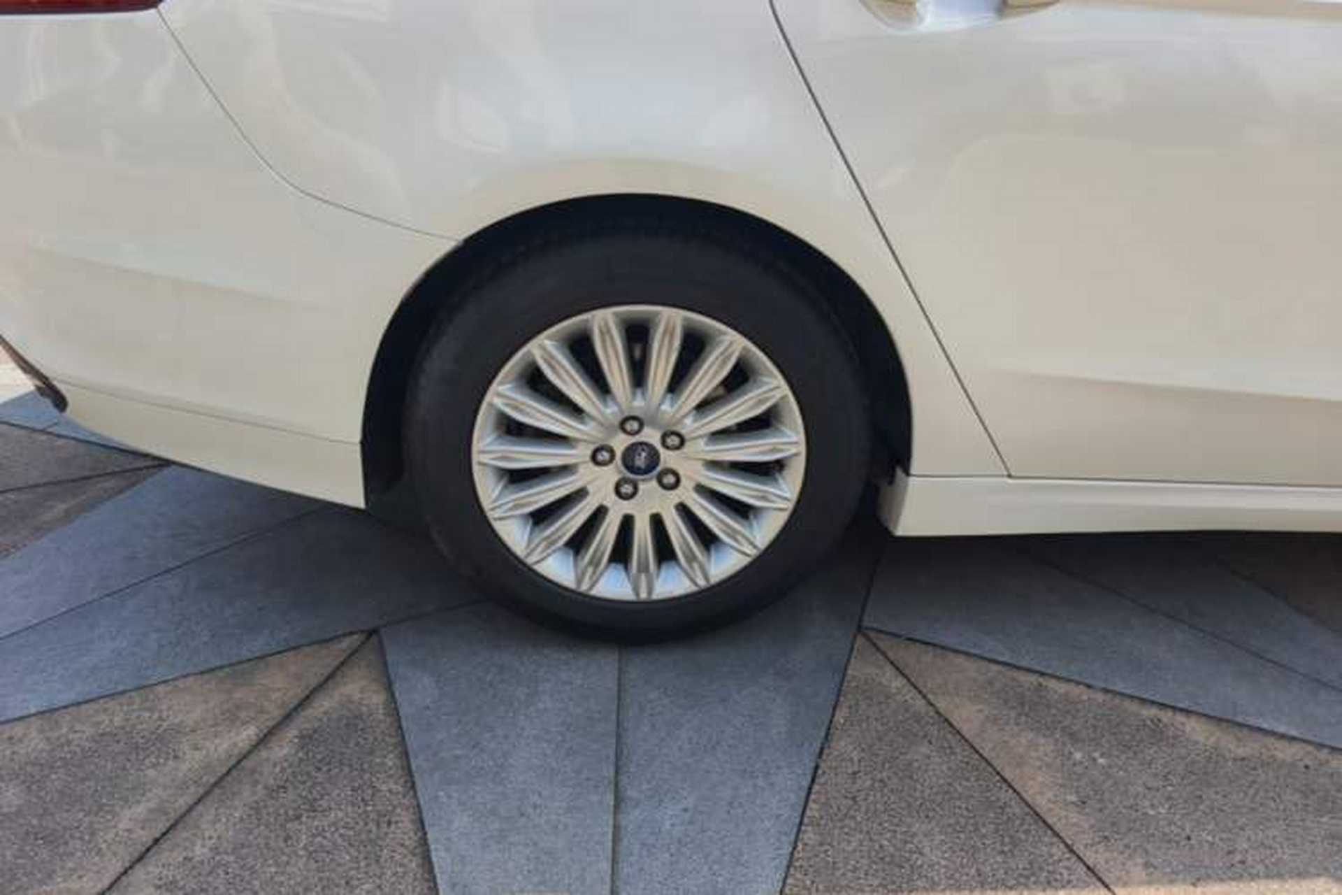 Used Ford Mondeo 2013 2.0L GTDi 200 Fashion Edition Right Rear Wheel Hub