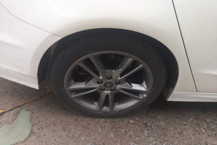 Used Ford Mondeo 2013 2.0L GTDi240 Luxury Sport Model Right Rear Wheel Hub