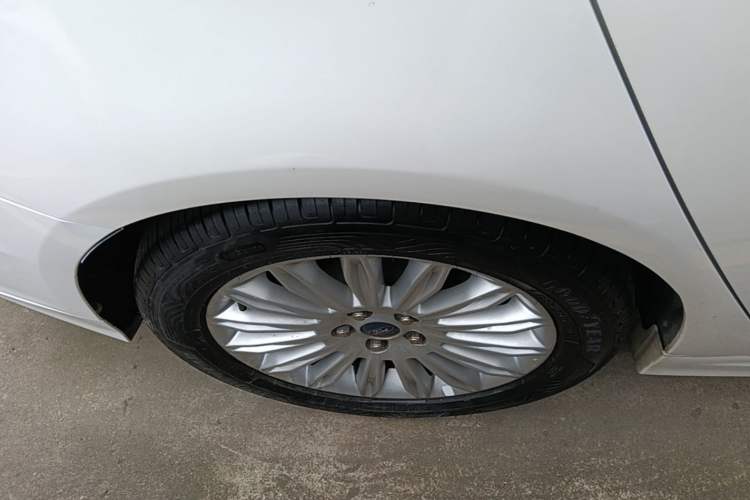 Used Ford Mondeo 2013 2.0L GTDi 200 Luxury Model Right Rear Wheel Hub