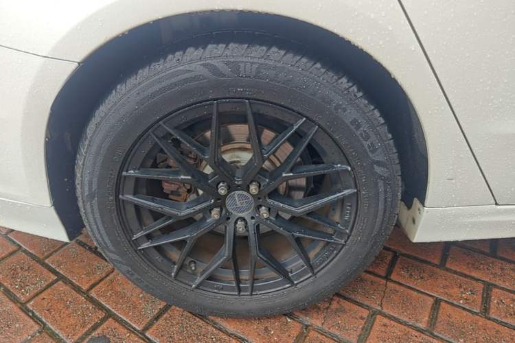 Used Ford Mondeo 2013 2.0L GTDi 200 Fashion Edition Right Rear Wheel Hub