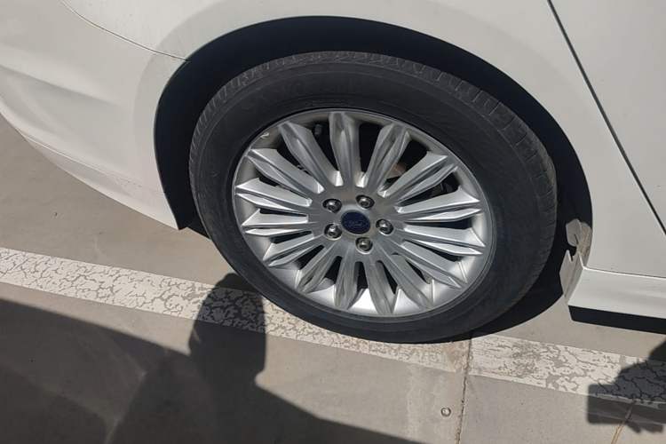 Used Ford Mondeo 2013 2.0L GTDi 200 Fashion Edition Right Rear Wheel Hub