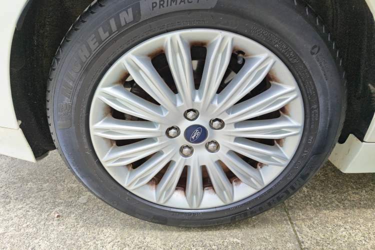 Used Ford Mondeo 2013 2.0L GTDi 200 Luxury Model Right Rear Wheel Hub