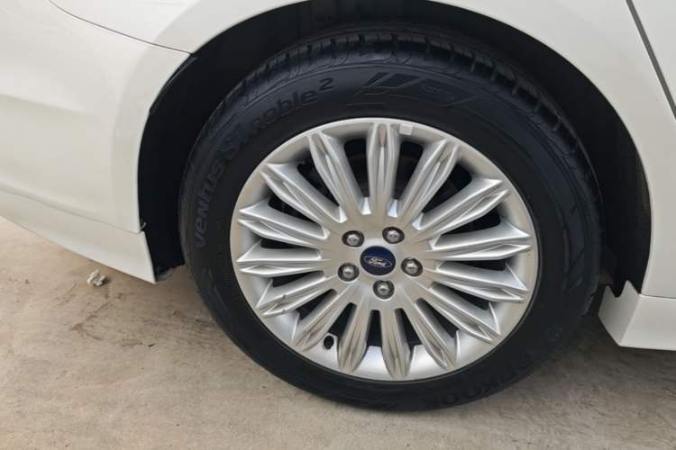 Used Ford Mondeo 2013 2.0L GTDi 200 Luxury Model Right Rear Wheel Hub