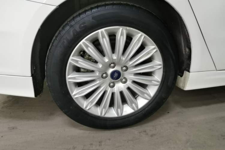 Used Ford Mondeo 2013 2.0L GTDi 200 Fashion Edition Right Rear Wheel Hub