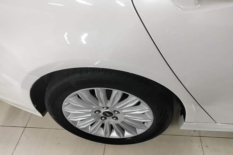 Used Ford Mondeo 2013 2.0L GTDi 200 Fashion Edition Right Rear Wheel Hub