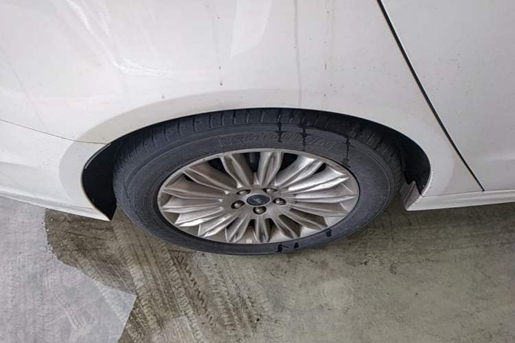 Used Ford Mondeo 2013 2.0L GTDi 200 Fashion Edition Right Rear Wheel Hub