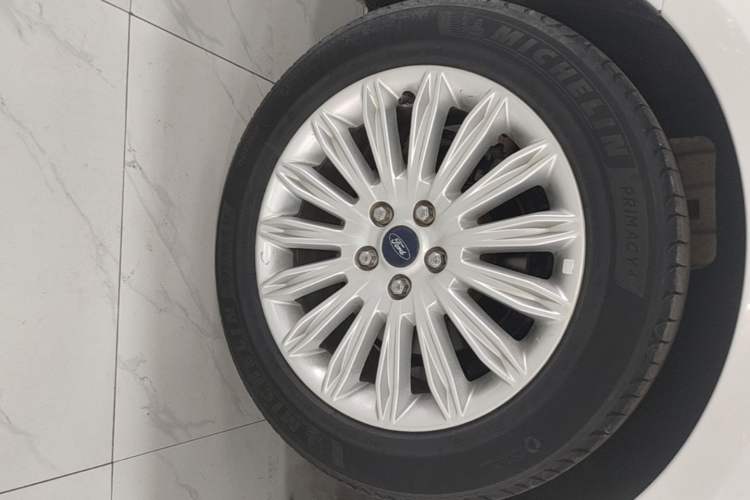 Used Ford Mondeo 2013 2.0L GTDi 200 Fashion Edition Right Rear Wheel Hub
