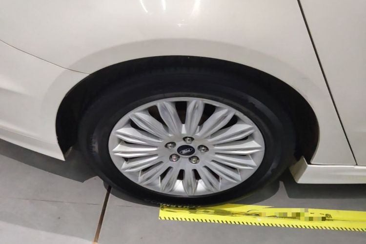 Used Ford Mondeo 2013 2.0L GTDi 200 Fashion Edition Right Rear Wheel Hub
