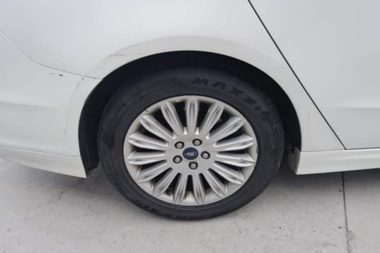 Used Ford Mondeo 2013 2.0L GTDi 200 Fashion Edition Right Rear Wheel Hub