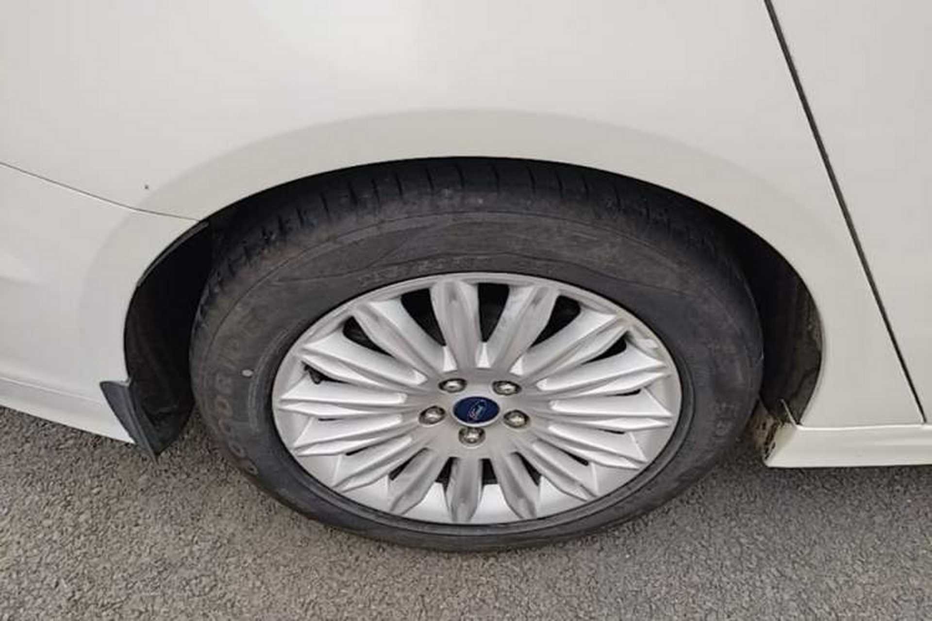 Used Ford Mondeo 2013 2.0L GTDi 200 Luxury Model Right Rear Wheel Hub