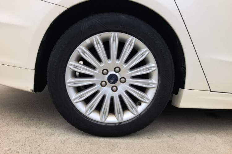 Used Ford Mondeo 2013 2.0L GTDi 200 Fashion Edition Right Rear Wheel Hub