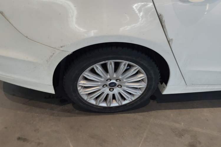 Used Ford Mondeo 2013 2.0L GTDi 200 Fashion Edition Right Rear Wheel Hub