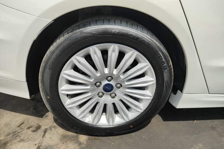 Used Ford Mondeo 2013 2.0L GTDi 200 Fashion Edition Right Rear Wheel Hub